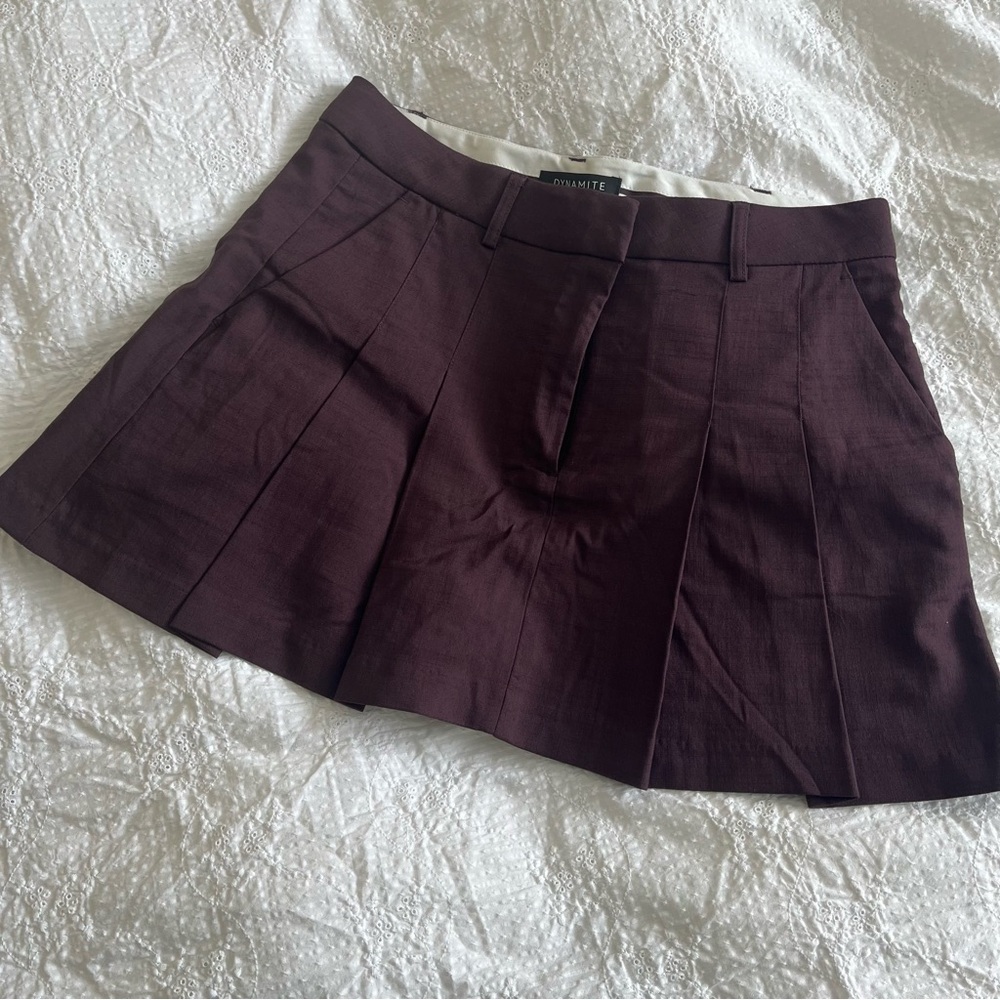Dynamite Burgundy Pleated Mini Skort